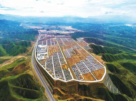 永靖县新建北塬新农村 刘群 摄