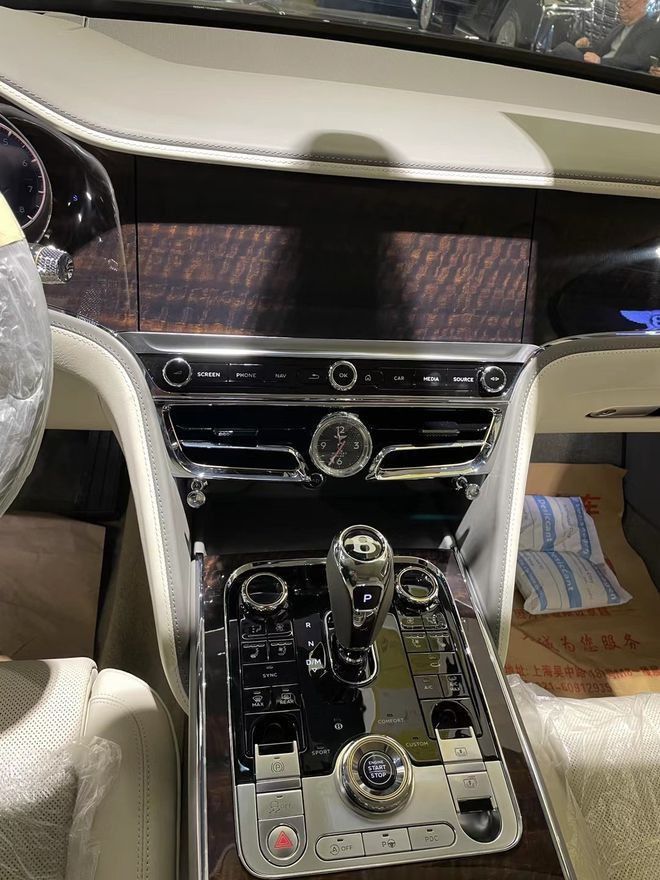 天津港口直营21款宾利飞驰最新价格行情