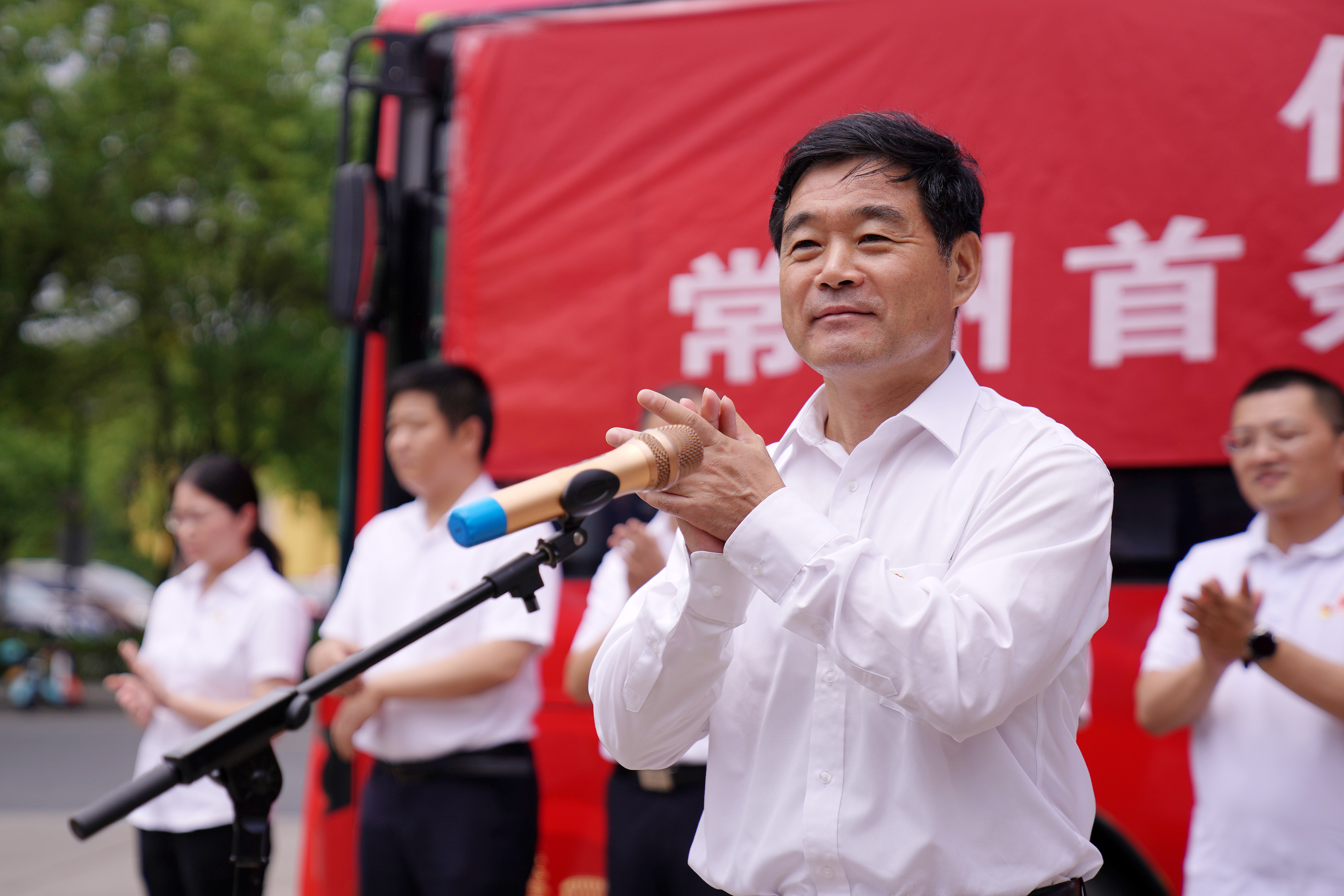 常州市交通运输局局长沈小勇以及常州公交集团领导干部,职工参加会议.