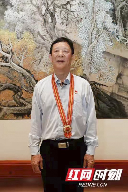 “七一勋章”获得者、湖南华菱湘潭钢铁有限公司焊接顾问艾爱国。