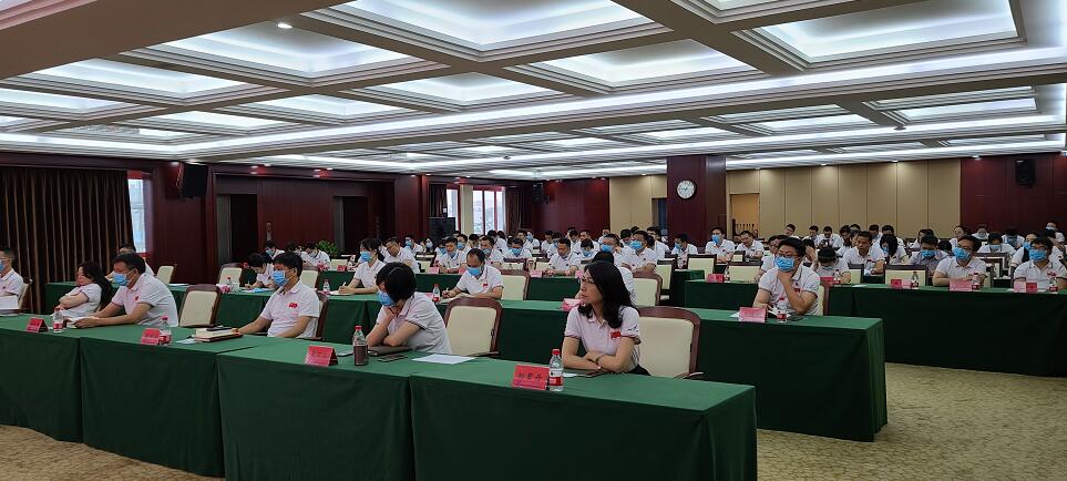 南昌县党员干部群众收听收看庆祝中国共产党成立100周年大会