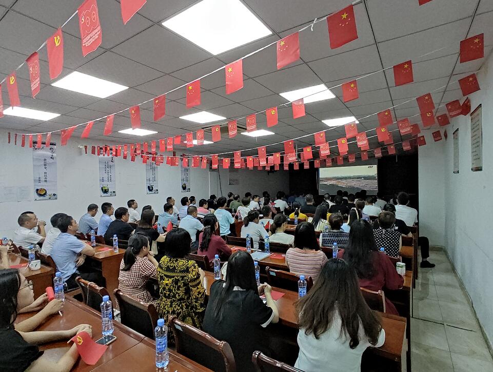 南昌县党员干部群众收听收看庆祝中国共产党成立100周年大会