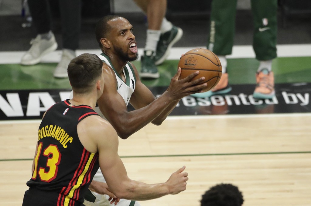 雄鹿主场迎战快船巨星对决一触即发