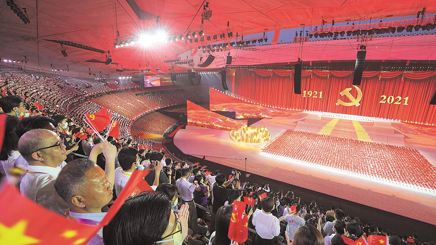 6月28日晚，庆祝中国共产党成立100周年文艺演出《伟大征程》在国家体育场盛大举行，约2万名观众现场观看。