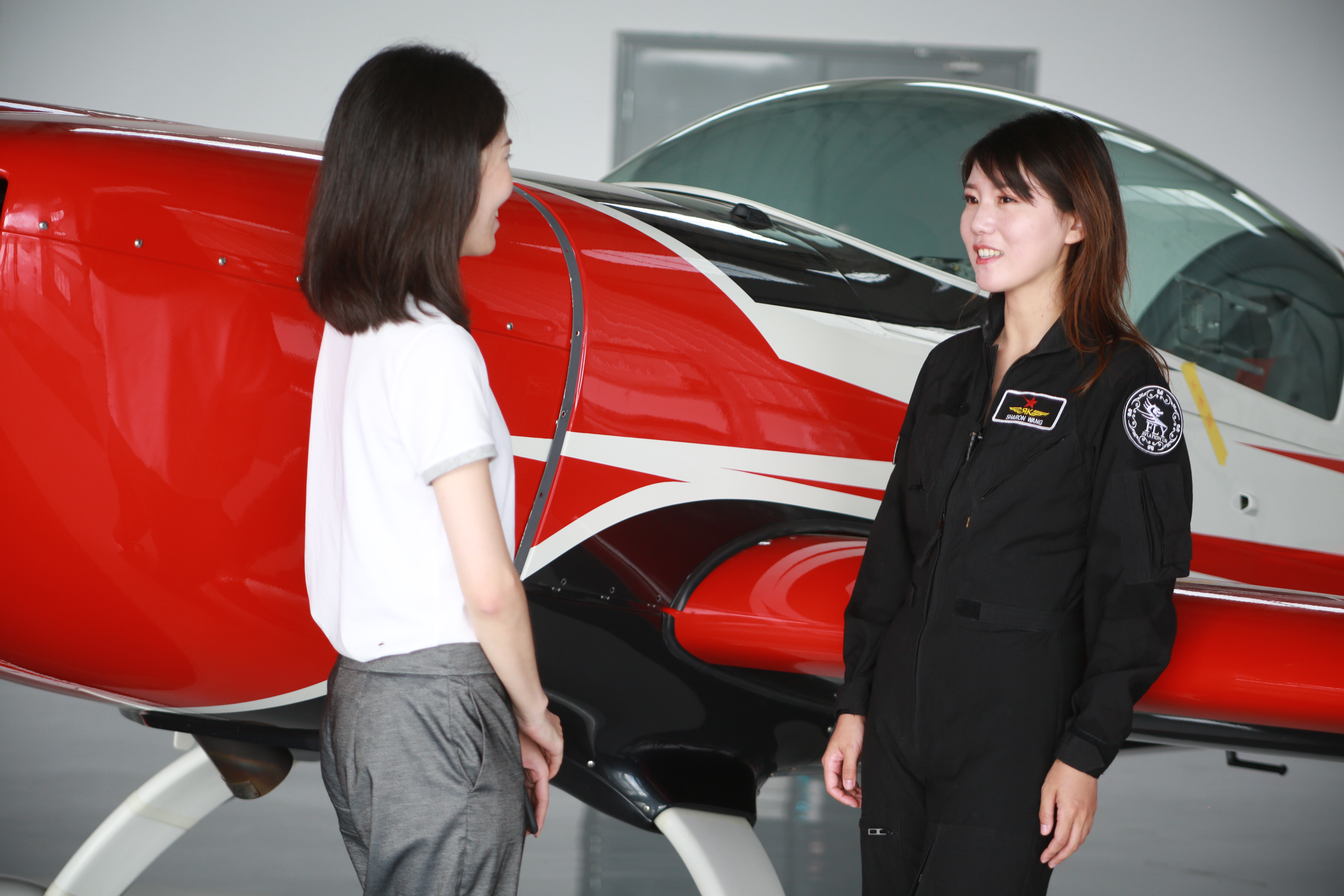 “90后”特技飞行教练王曌华宸:这条路其实很难走,焦虑是常态|新青年