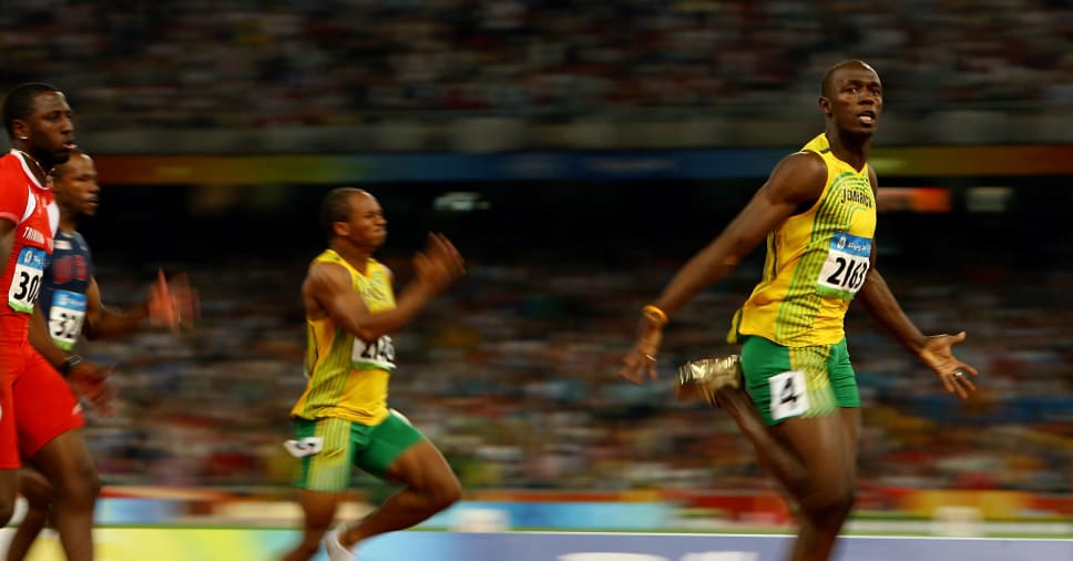 2008年北京奥运会博尔特在100米决赛冲过终点后张开双臂庆祝