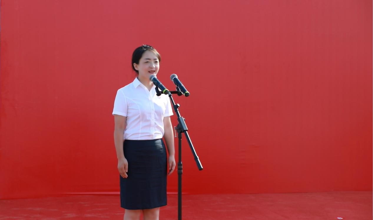 西安国际医学股份投资有限公司董事长史今女士宣布项目开工