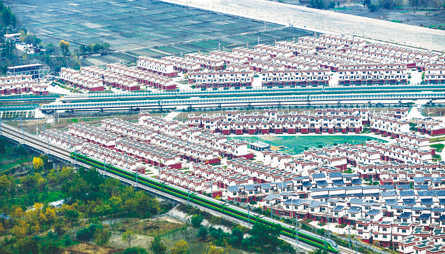 藏族同胞搬进了新住宅——陇南坪垭藏族乡 左竹林 摄