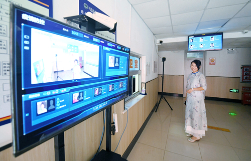 石家庄卓越中学宿舍楼的自动测温和抓拍系统