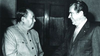 尼克松在回忆录中，如何描述1972年与毛泽东的历史性会面？