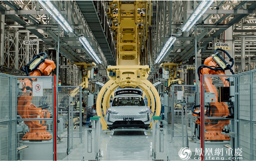 两江智能工厂依据工业4.0、工业互联网的要求，以数字化、智能化为核心驱动，结合大数据、物联网等新技术，打造的乘用车整车制造工厂。