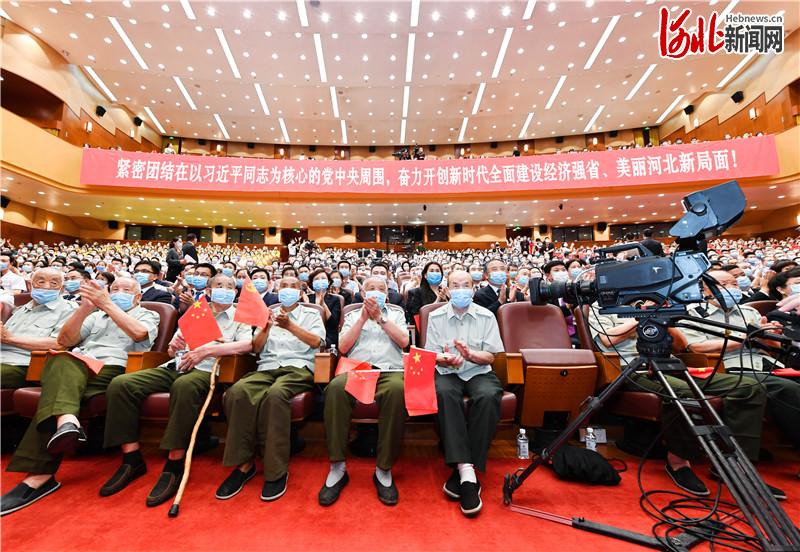 6月30日晚，河北省庆祝中国共产党成立100周年主题文艺演出——大型河北梆子情景剧《党的女儿》在石家庄人民会堂大礼堂演出。王东峰、许勤、叶冬松、叶连松等与党员干部群众代表共同观看演出，热烈庆祝中国共产党百年华诞。 河北日报记者赵威摄