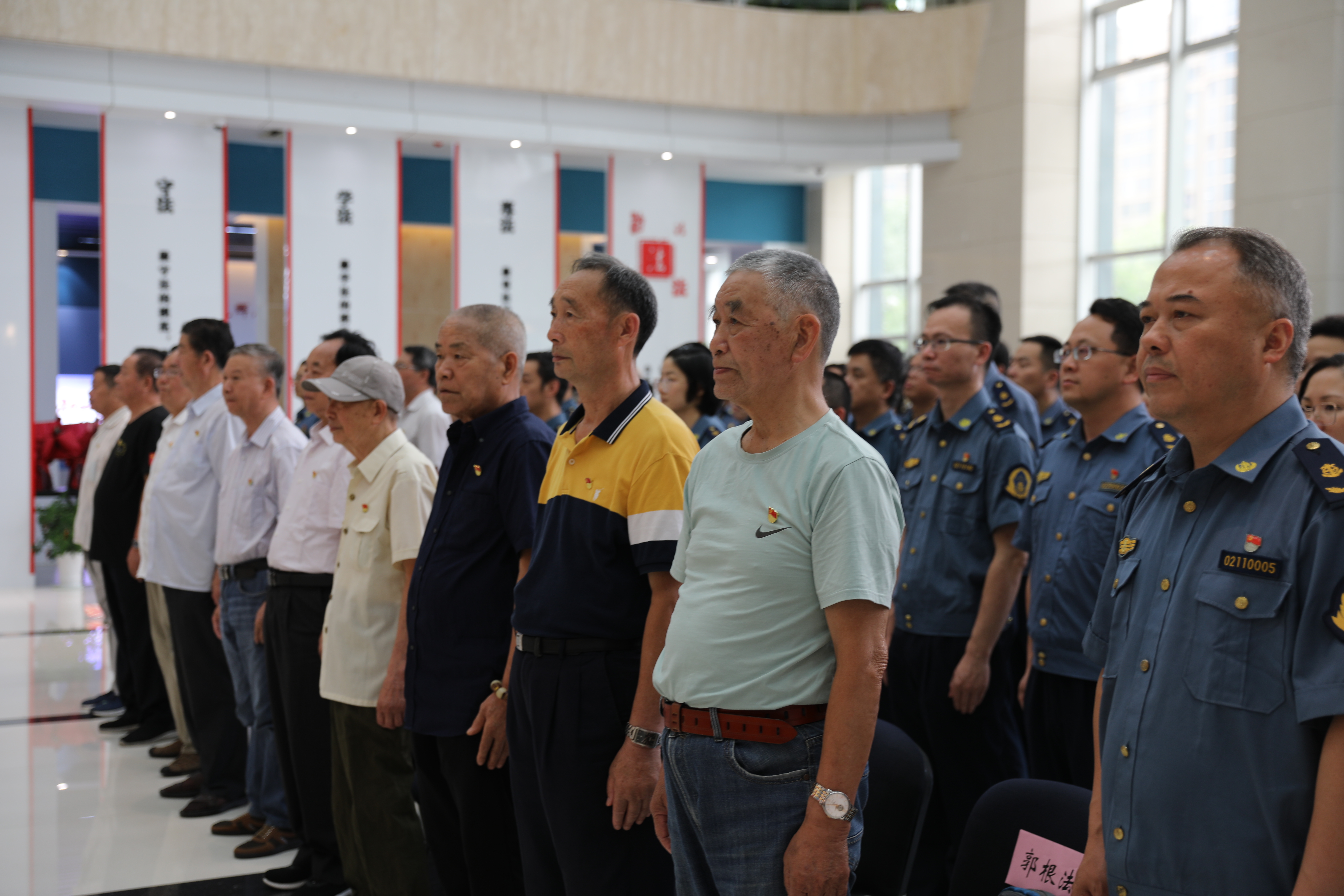 今天，我们和党一起过生日！