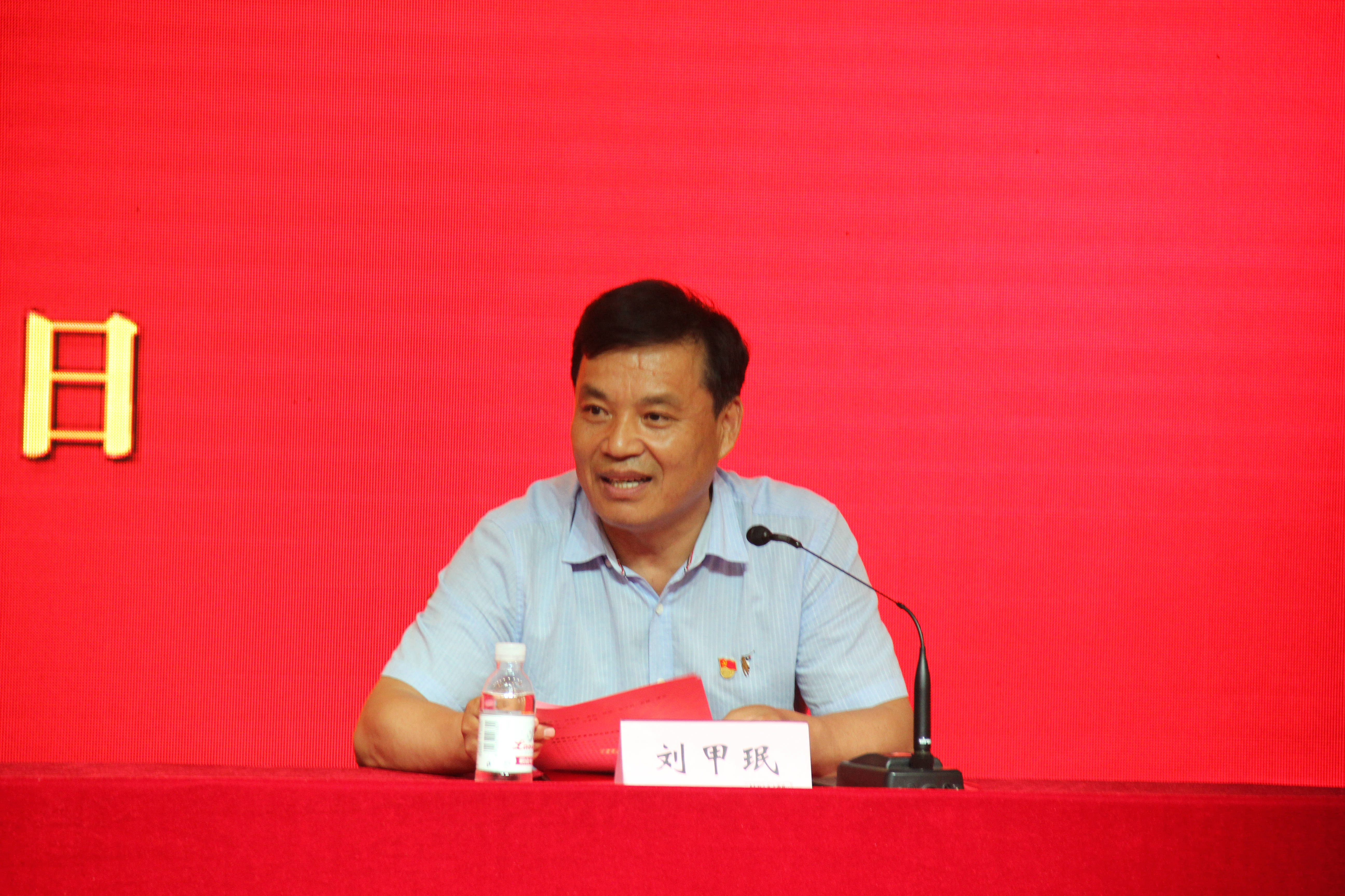 青岛职业技术学院召开“两优一先”表彰大会