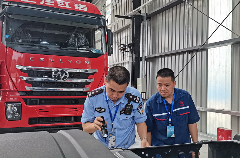 全国首创！两江新区警方增设车驾管社会服务站 为重型卡车提供“一站式”服务