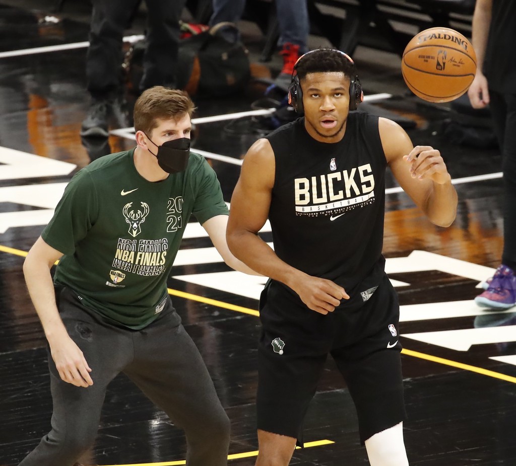 字母哥对位浓眉雄鹿如何破解湖人的内线优势