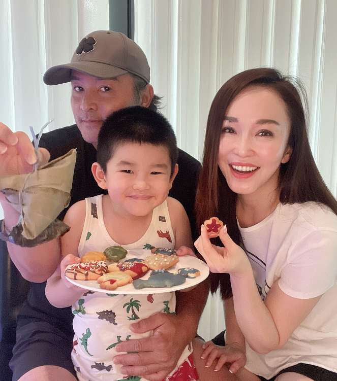 范文芳父亲去世 女儿低调送爸爸最后一程