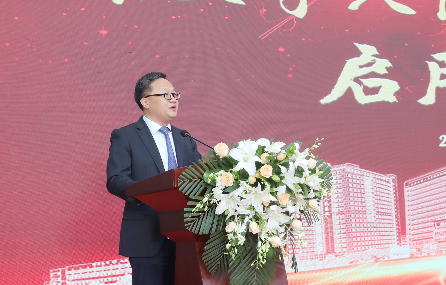 青岛市卫生健康委主任薄涛主持启用仪式。