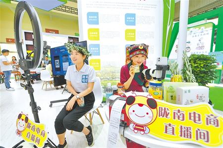 电商直播带货各显“神通” 盛学卿 摄