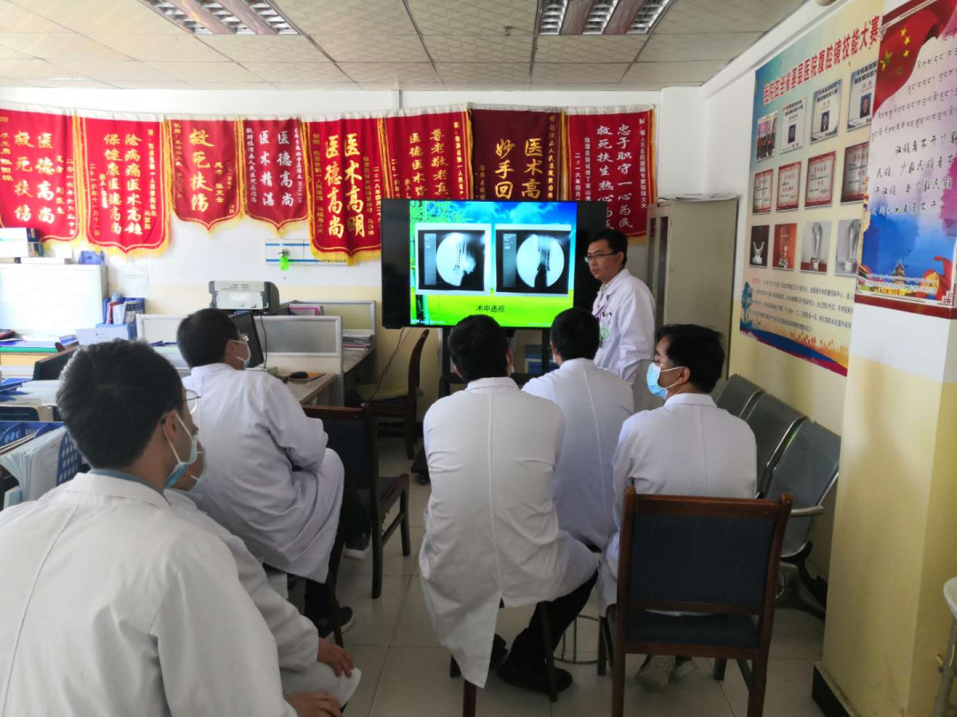 白大褂坚守医者仁心 为老百姓生命健康撑起一片蓝天