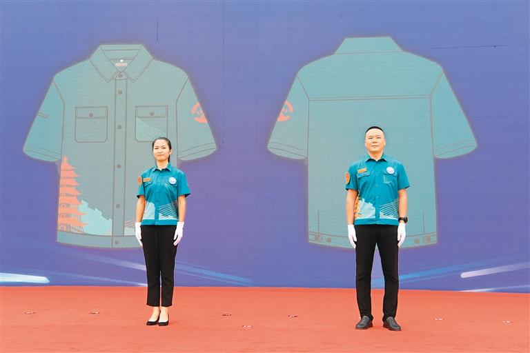 新工服新彩车新顶灯西安出租车焕新迎全运