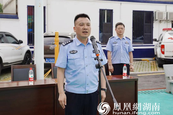 黄永清宣布比赛开幕