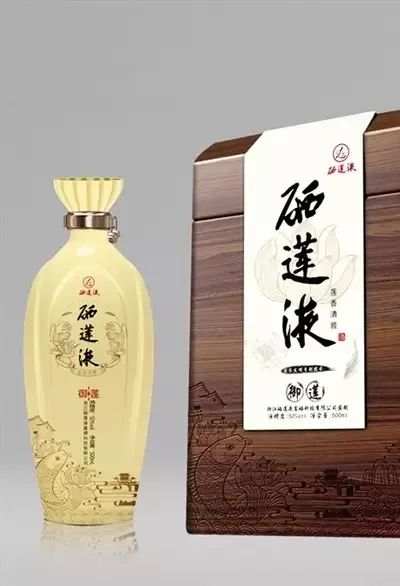 硒莲液青莲100%莲子为原料,采用七蒸五酿的酿造工艺技术,蒸馏酒通过去