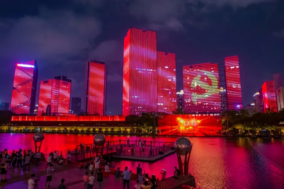庆祝建党一百年，南海全城亮灯。