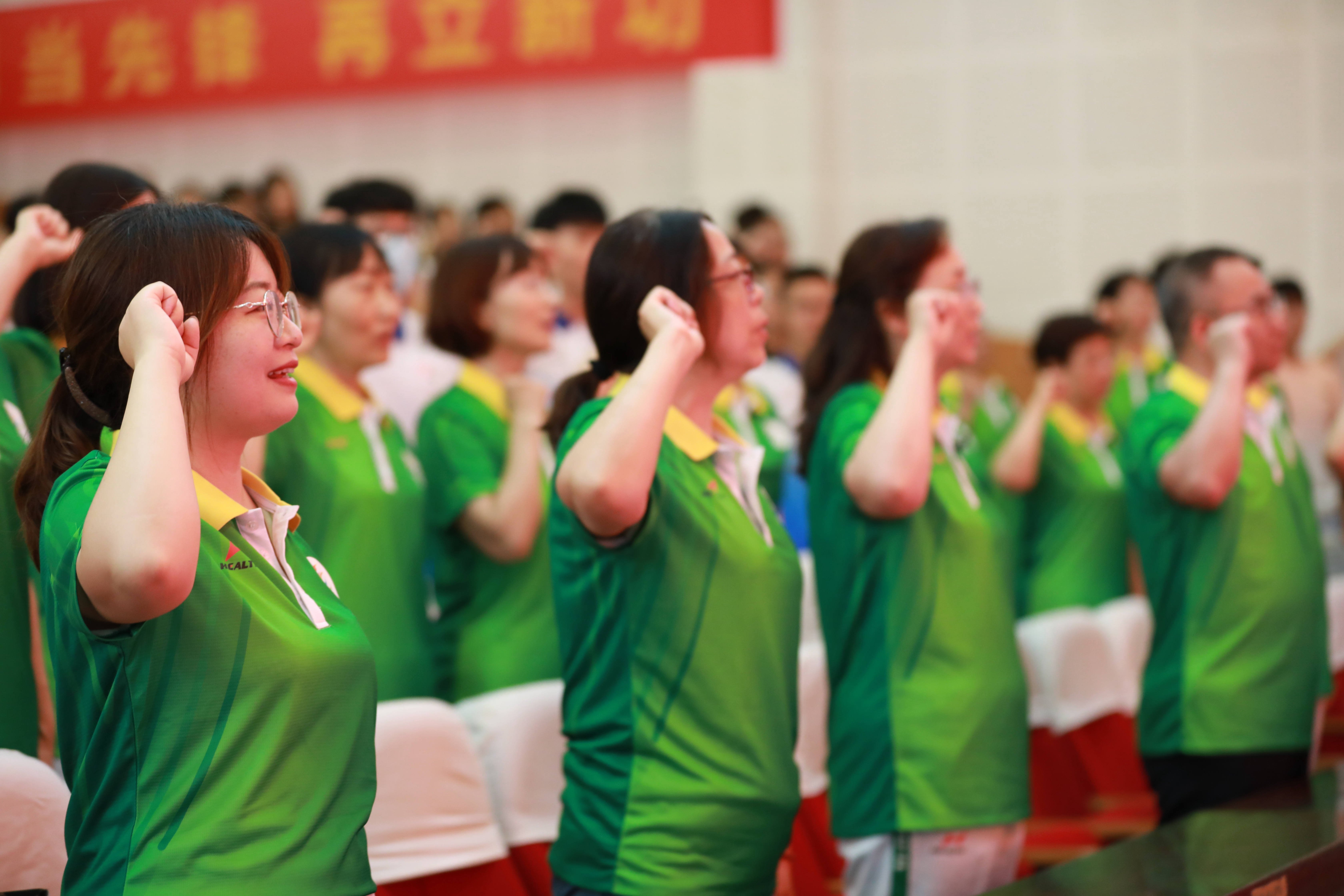 青春誓言响彻云霄 青岛职业技术学院志愿者出征第十四届全国学生运动会