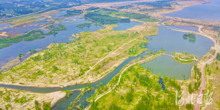 2021年7月6日拍摄的河北省石家庄市滹沱河生态修复三期工程（鹿泉段）。日前，滹沱河生态修复三期工程通水，长达109公里的滹沱河生态修复主体工程全线完工。河北日报记者史晟全摄影报道