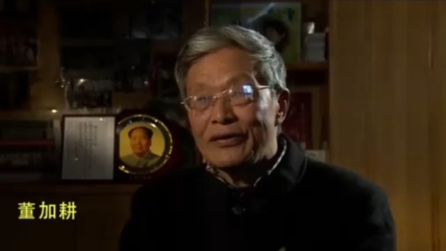 董加耕是如何回忆自己参加毛主席家宴时的情景的？