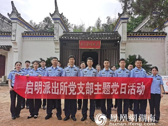 到红色教育基地参观学习