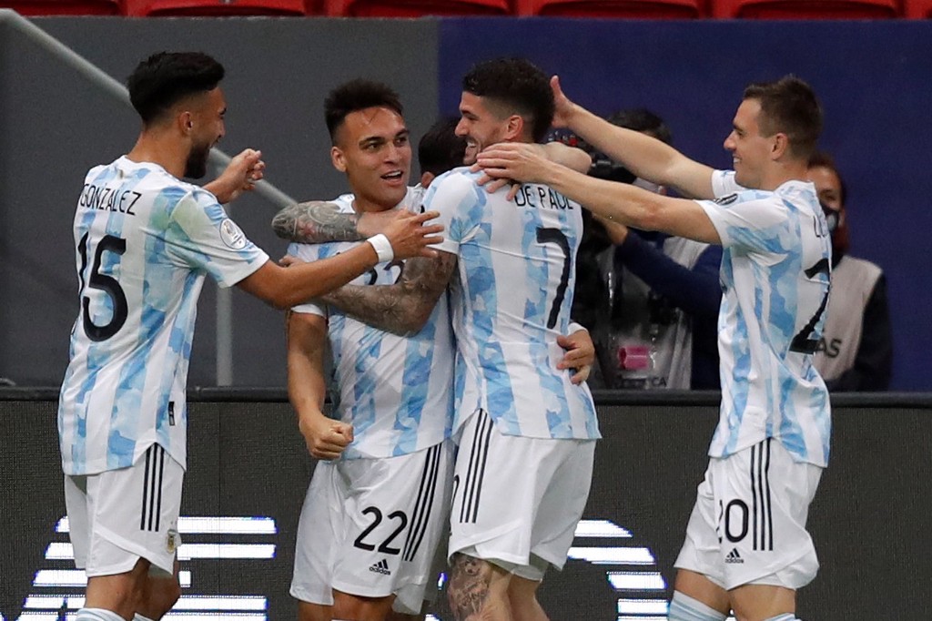 阿根廷队庆祝进球