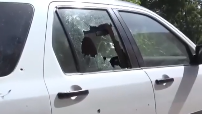 实拍海地总统遇刺现场：车身布满弹孔 地上散落黑色面巾