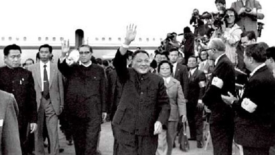 1978年邓小平访问日本，记忆力很好的他为什么一改常态做起了笔记？