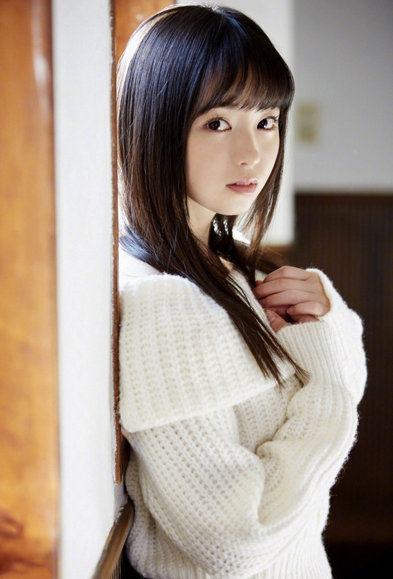 据悉,今泉佑唯1998年出生,2019年1月起加入艾回事务所,并作为日本女子