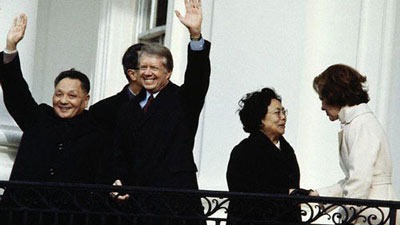 74岁高龄的邓小平于1979年访问美国，所到之处刮起“邓旋风”