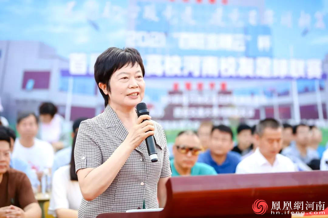 参赛高校代表清华大学河南校友会会长詹玉荣致辞