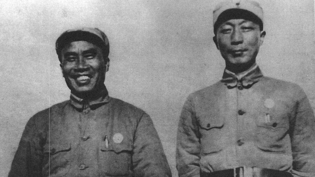 聂荣臻元帅故意穿上了国民党的服饰，大街上的国民党散兵“认错了人”