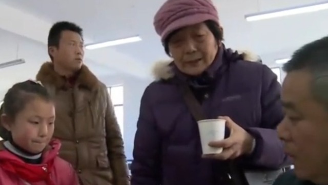 董加耕在晚年生活中，是如何继续散发余热的？