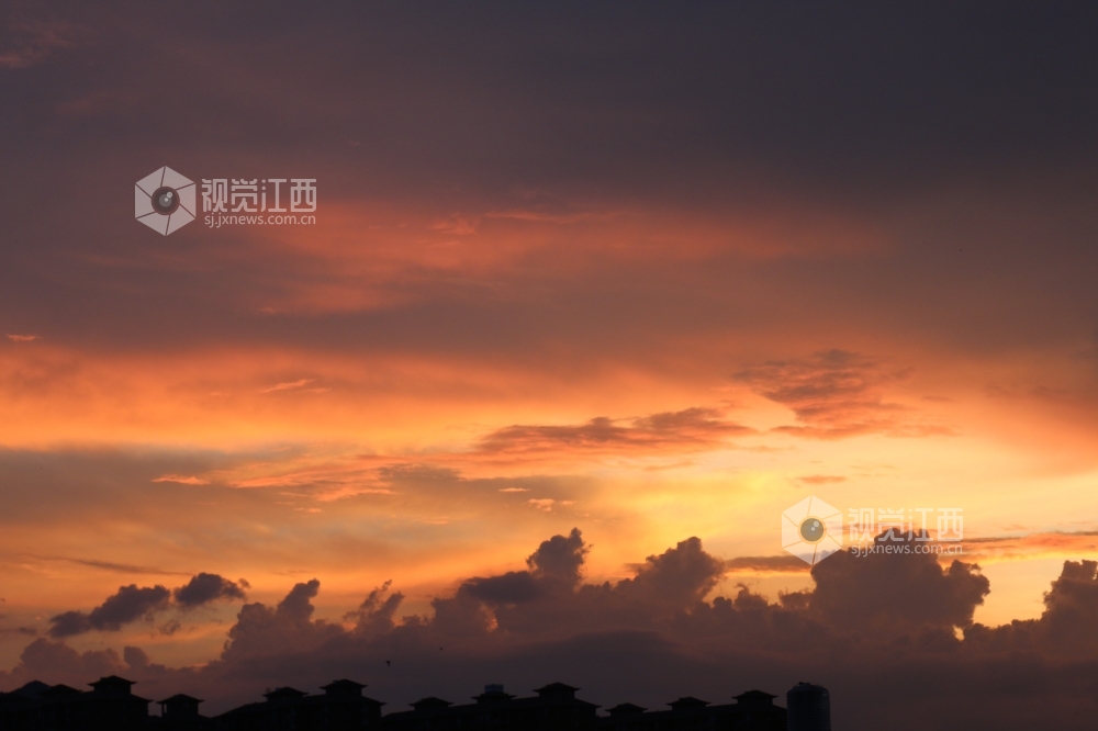 遂川:雨后天空惊艳 “绚丽晚霞”格外迷人