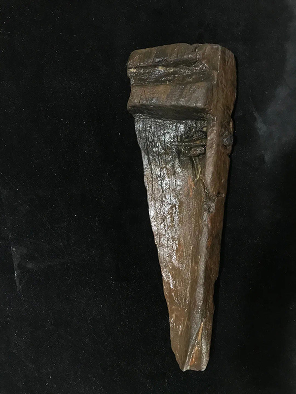 带销钉的残木器