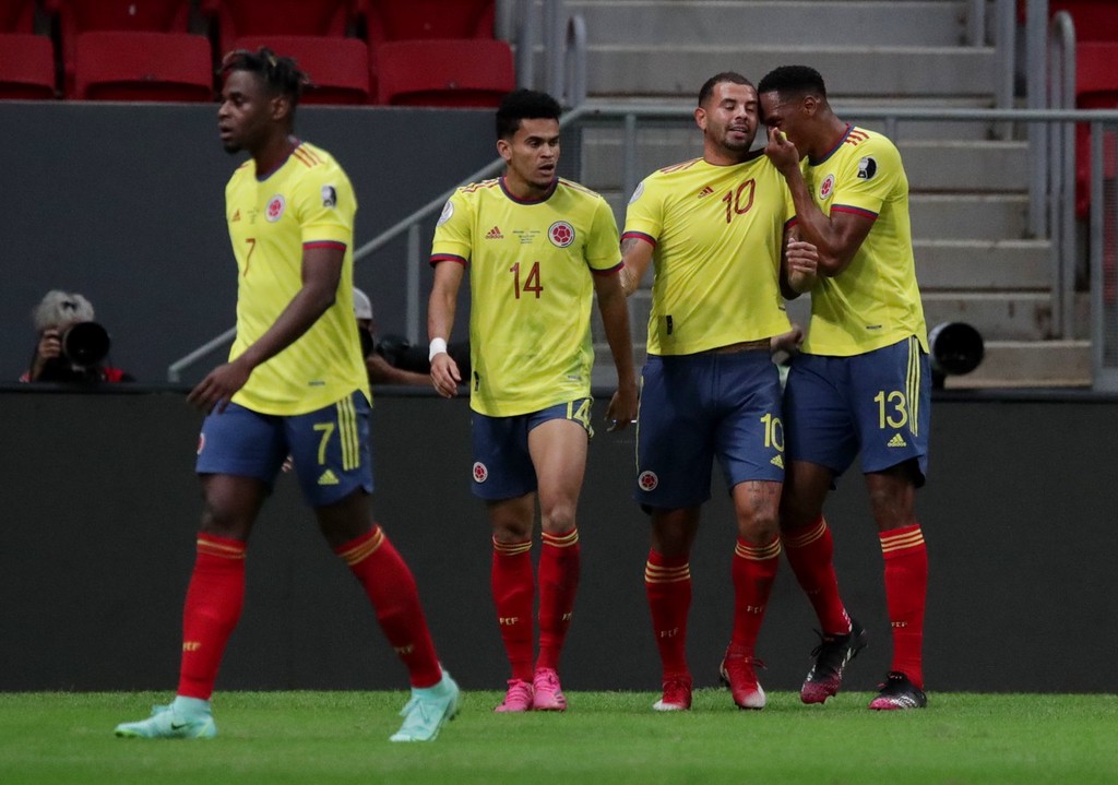 哥伦比亚队庆祝进球