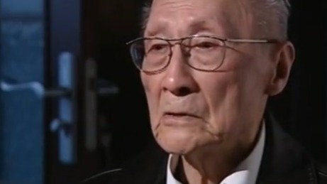 冯运修借助“出殡”的嘈杂环境将吴菊痴暗杀，连开两枪后却无一人发现