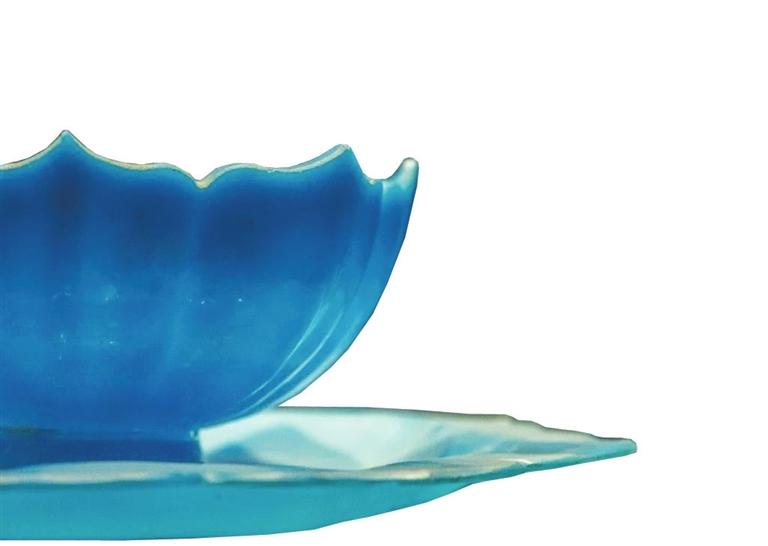 荷花形玻璃托盏