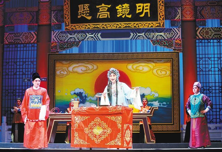 豫剧《陈三两》剧照。 （记者 尚洪涛 摄）