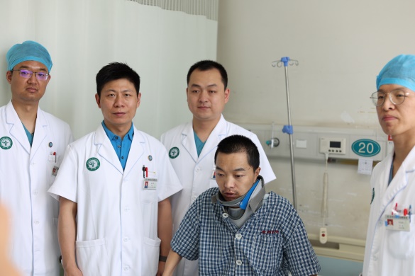 唐都医院完成世界首例“颈胸段先天性脊柱畸形合并脊髓疝术后翻修”病例