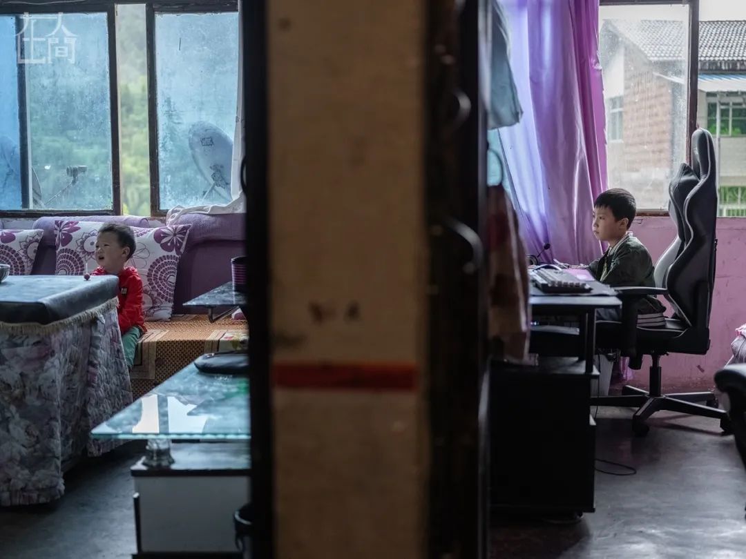 在人间 | 如果只能活26年,要怎样过?这位9岁男孩选择电竞突围
