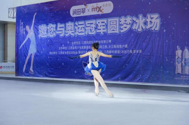 “翠”润夏天！“冰纷”相聚！与奥运冠军申雪圆梦冰场…