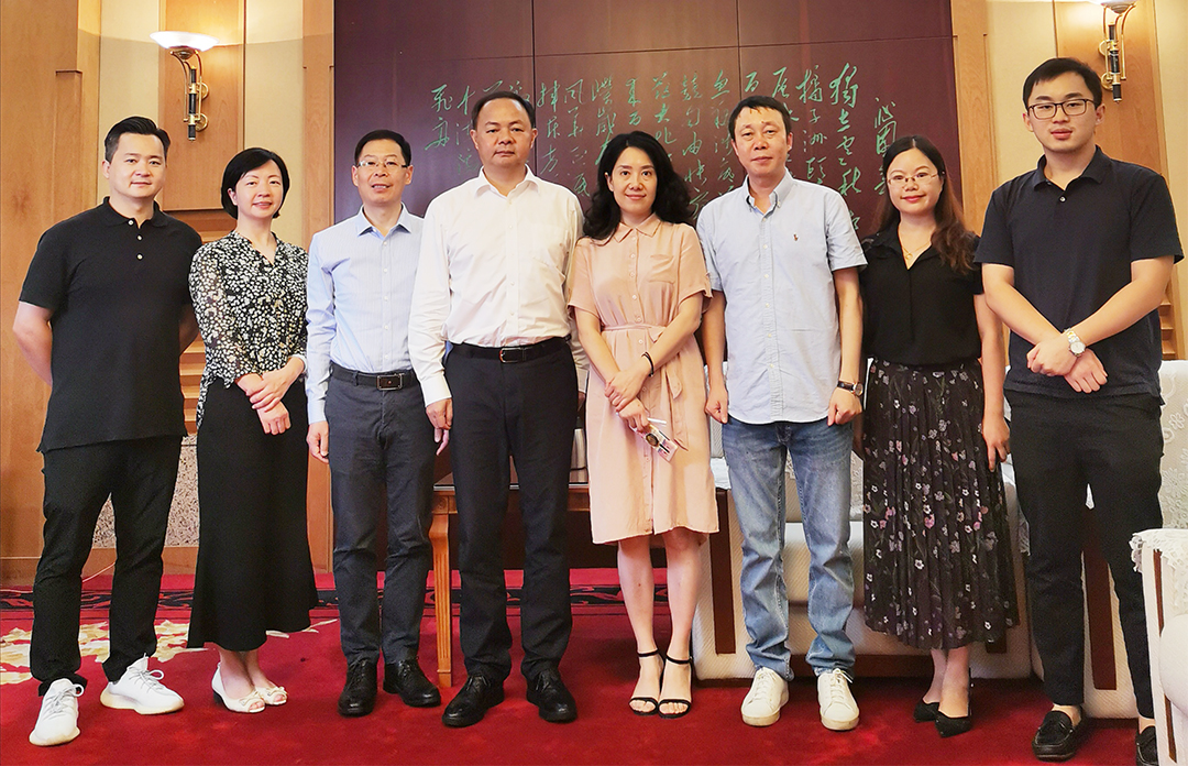 凤凰全系媒体采访长沙市委副书记、市长郑建新